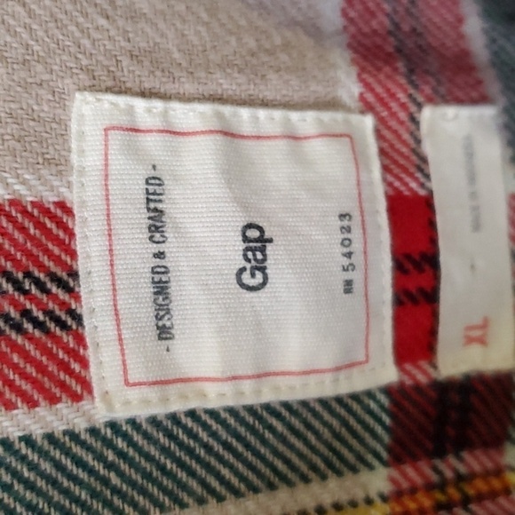 Gap blue red plaid flannel button down Size xl nice med weight - Picture 3 of 11
